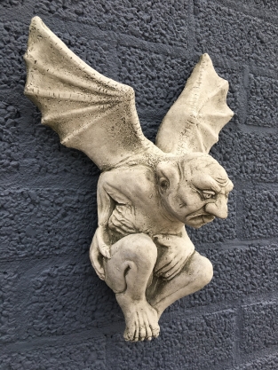 Gargoyle - demonen verdrijver - vol steen - wanddeco